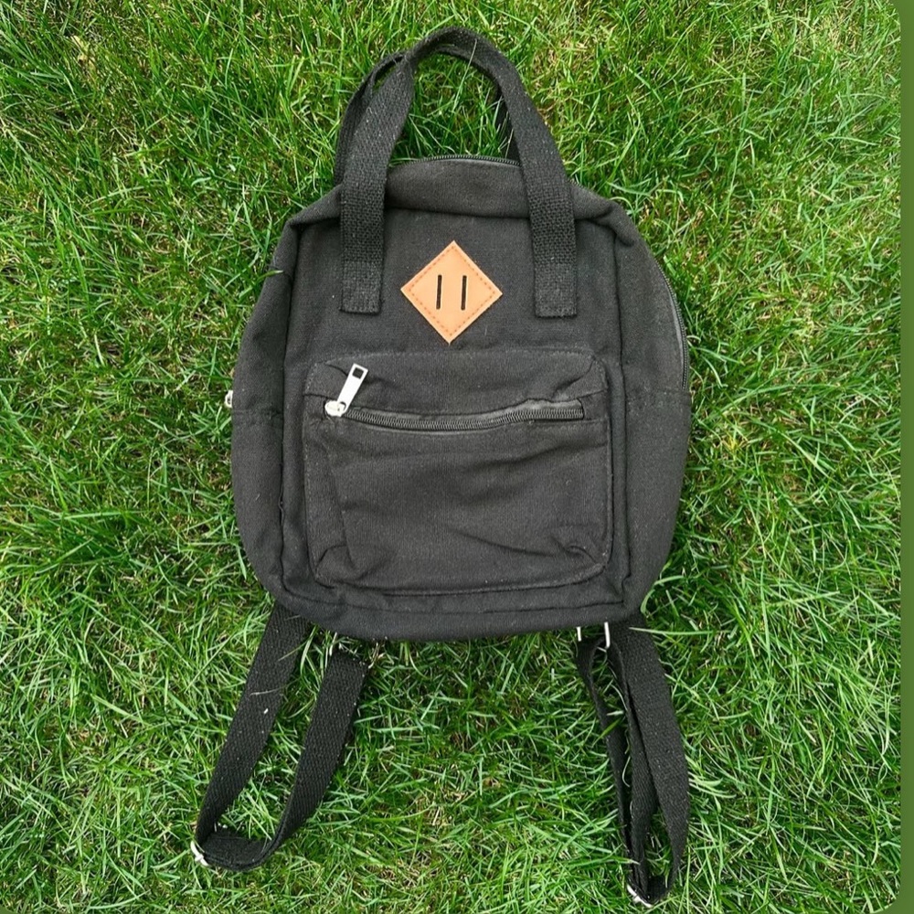Small Black Mini Adjustable Strap Backpack - Picture 1 of 1